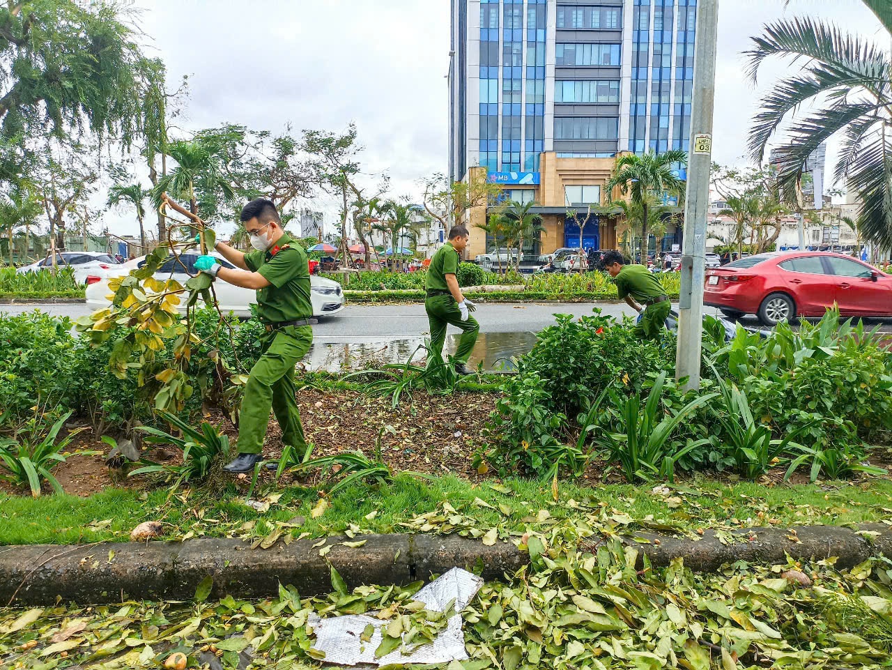 CAQ Ngô Quyền tham giao dọn dẹp các tuyến đường Lê Hồng Phong, Đà Nẵng, Phạm Minh Đức